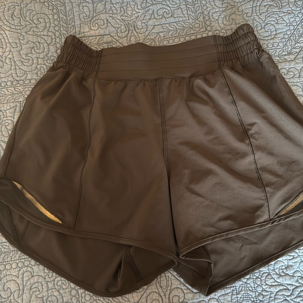 NWOT LuLuLemon Hotty Hot Shorts Black size 6